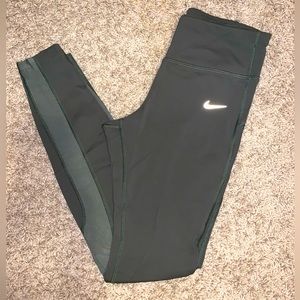 🚨🔥NIKE ARMY GREEN LEGGINGS 🔥🚨